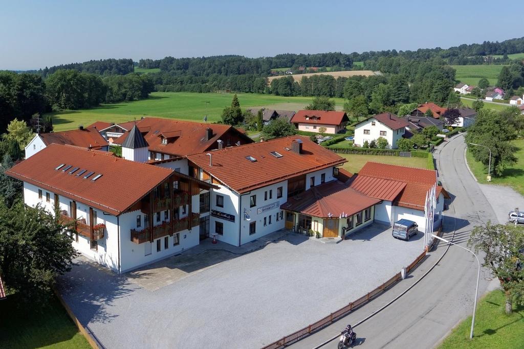 Hotel Bernrieder Hof Exterior foto