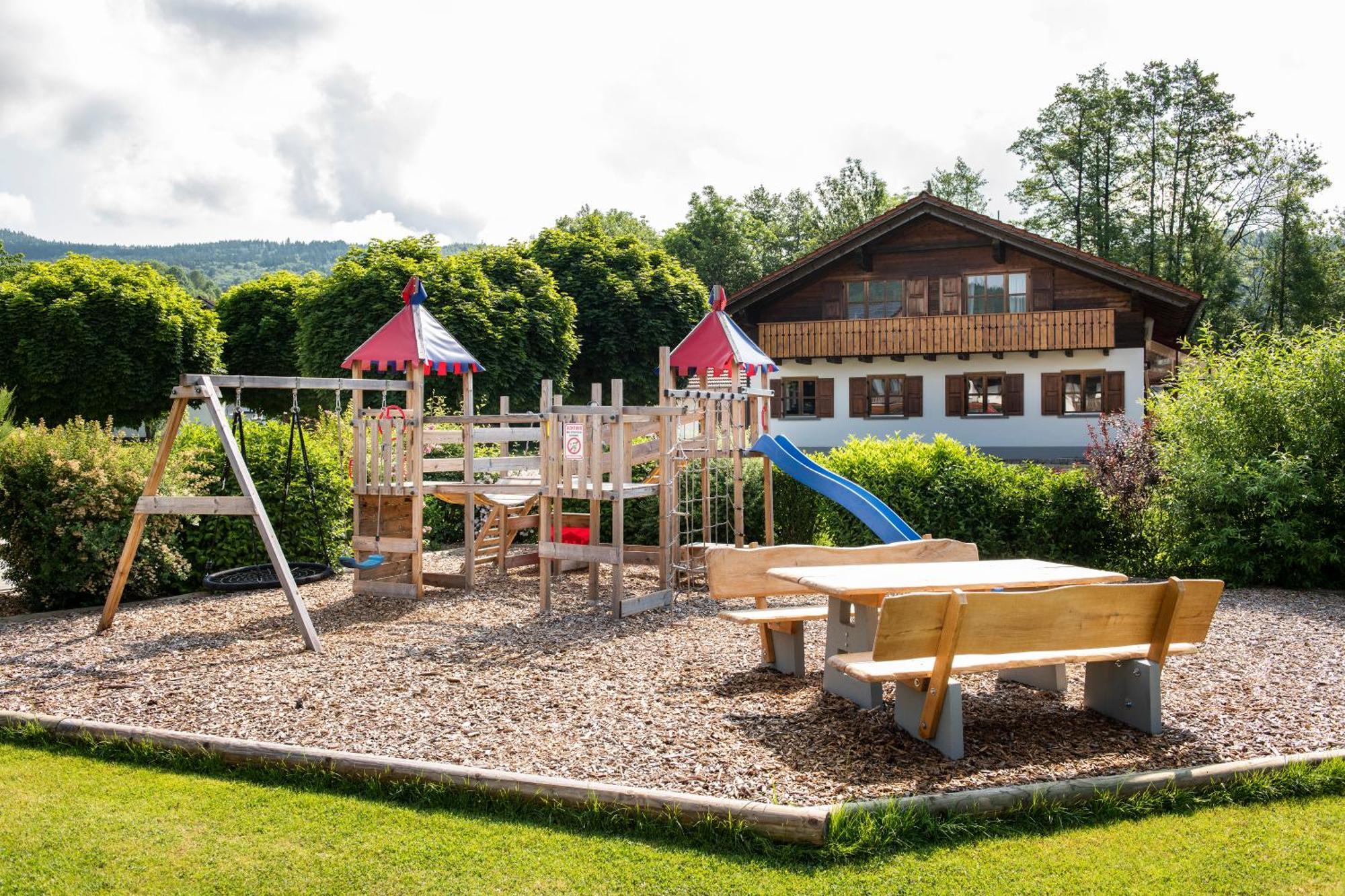 Hotel Bernrieder Hof Exterior foto